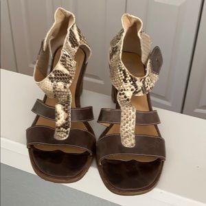 Fidgi open toe sandal